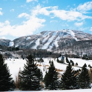 Les pentes enneigées de la station de ski Bromont en 2015