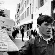 Un vendeur de journaux, le 16 octobre 1970 