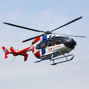 Un aéronef d'Airmedic en plein vol en 2023.