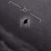 Un objet volant non identifié aperçu par un avion de la marine américaine en 2004.