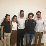 5 jeunes Mexicains francophones de Guadalajara : Mora, Paola Palomar, Jorge Padilla, Juan-Ignacio Orozco et Daniel Palacios.