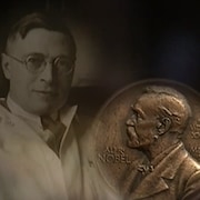Photo de Frederick G. Banting et d'une médaille célébrant le prix Nobel de médecine que le médecin canadien a obtenu en 1923. 