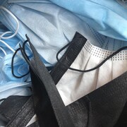 Des masques pour se protéger contre la COVID-19.
