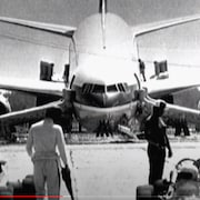 Photo de l'avion écrasé sur la piste d'atterrissage désaffectée de Gimli.