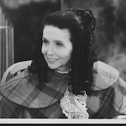 Hélène Loiselle jouant en 1986 dans la série télévisée Les grands esprits le rôle de Flora Tristan.