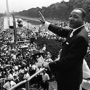 Martin Luther King salue les manifestants le 28 août 1963 : « C’est la plus grande démonstration de liberté de l’histoire des États-Unis. »