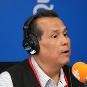 Gilbert Dominique en studio.