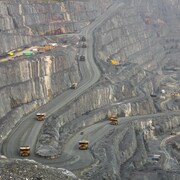 Une photo aérienne est prise de la fosse à ciel ouvert de la mine Canadian Malartic