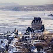 Vue du Vieux-Québec et du Château Frontenac, en hiver. 