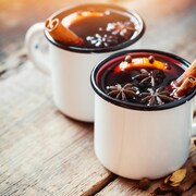 Deux tasses de vin chaud