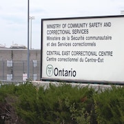 L'enseigne du Centre correctionnel du Centre-Est en Ontario.