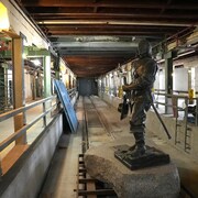 Une statue à l'intérieur de l'ancienne usine Eddy.