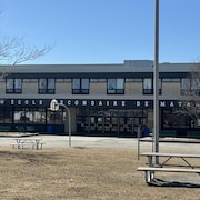 La façade de l'école secondaire de Matane.