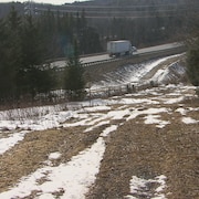 Un sentier de motoneige sans neige.