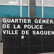 L'entrée du quartier général du Service de Police de Saguenay, à Arvida