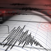 Un sismographe en train d'enregistrer un tremblement de terre.