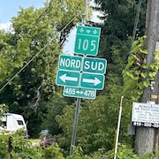 Un panneau de signalisation