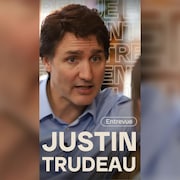 Montage visuel de Justin Trudeau avec son nom et le mot « entrevue ». 