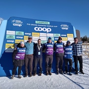 L'équipe de Zone4, à Canmore, lors de l'épreuve de Coupe du monde de ski de fond. 