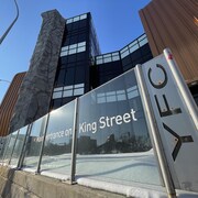 L'extérieur de l'immeuble YFC sur la rue King à Winnipeg le 22 novembre 2022.