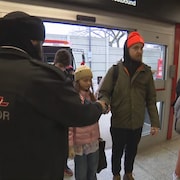 Un contrôleur de dos dans un tramway de Toronto