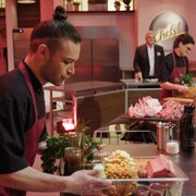  Félix et Gabriel qui doivent cuire la viande à la perfection et l’accompagner de leur meilleure sauce.