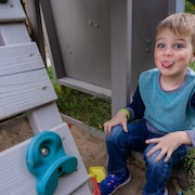 Le petit Xavier Mathieu, 4 ans, attend une chirurgie au cerveau depuis un mois. 