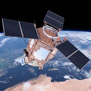 Un satellite canadien dans l'espace.