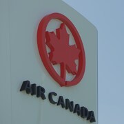 Le logo d'Air Canada à son siège social de Montréal.