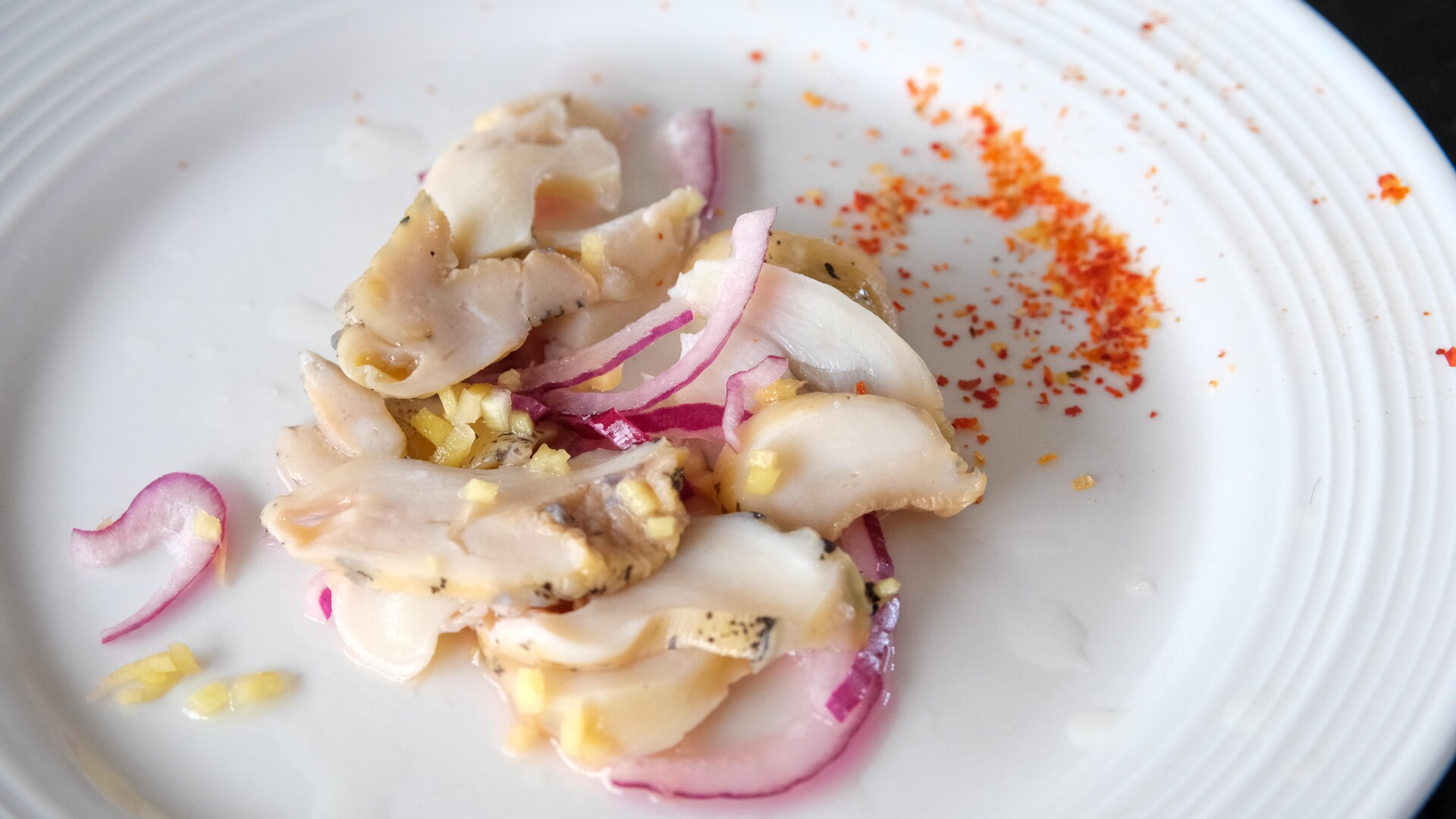 Un carpaccio de buccin commun. Un carpaccio de buccin commun.