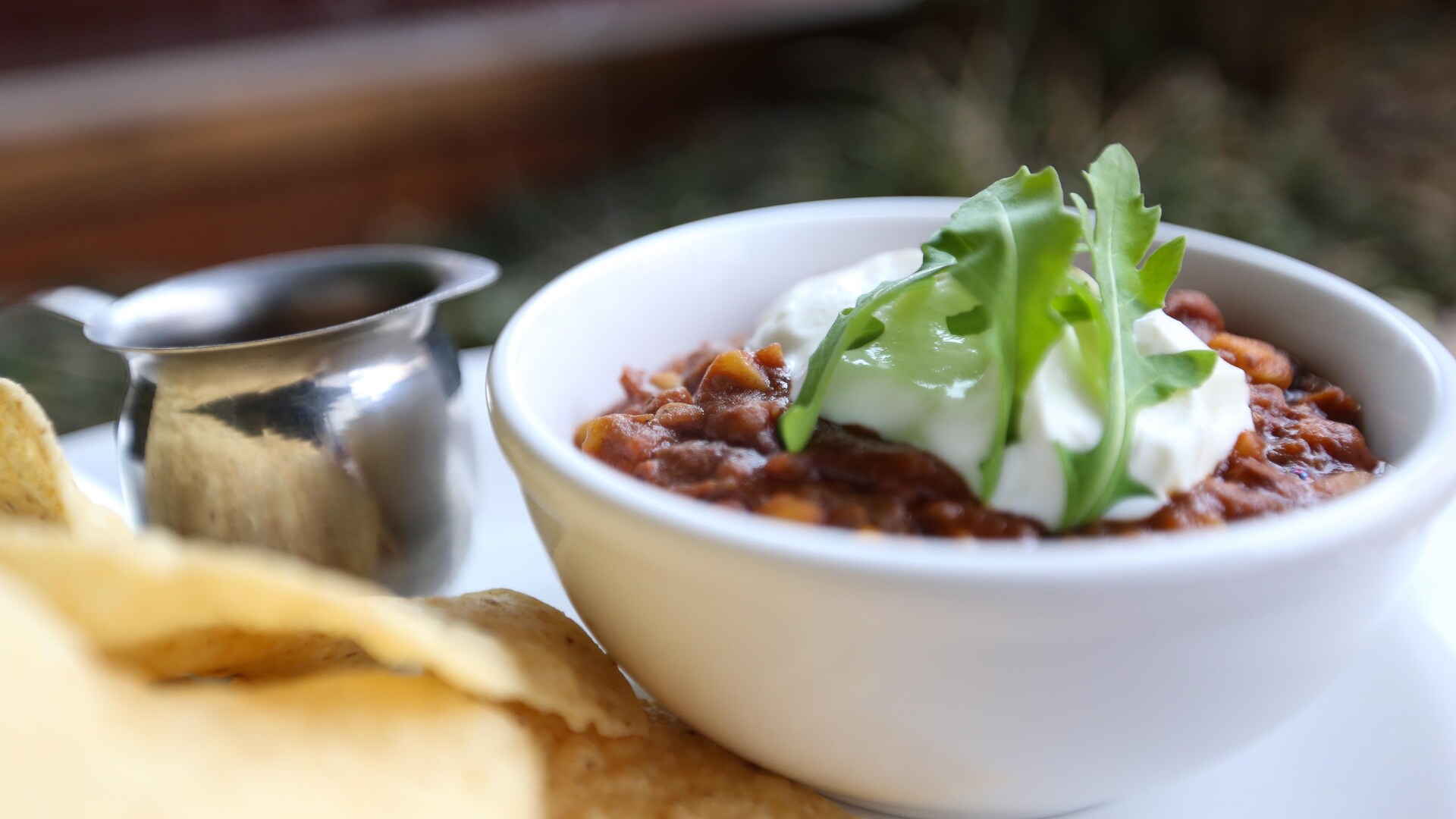 Un bol de chili. Un bol de chili.
