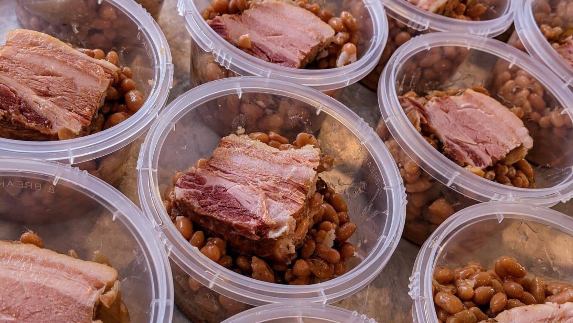 Les fèves au lard du chef Nico Hélie en préparation. Les fèves au lard du chef Nico Hélie en préparation.