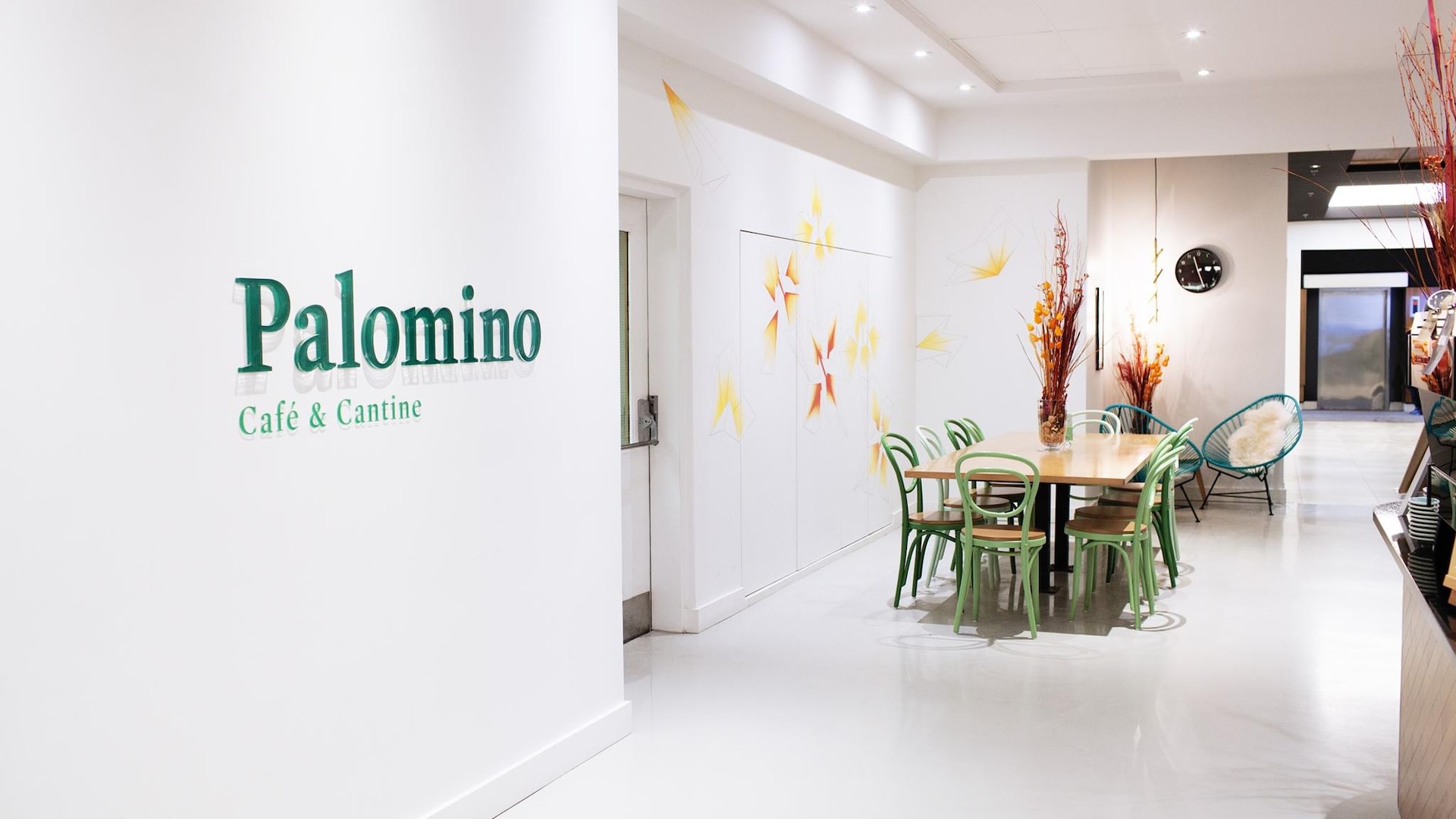 Le Palomino Café & cantine est situé dans l'édifice Delta à Sainte-Foy. Le Palomino Café & cantine est situé dans l'édifice Delta à Sainte-Foy.