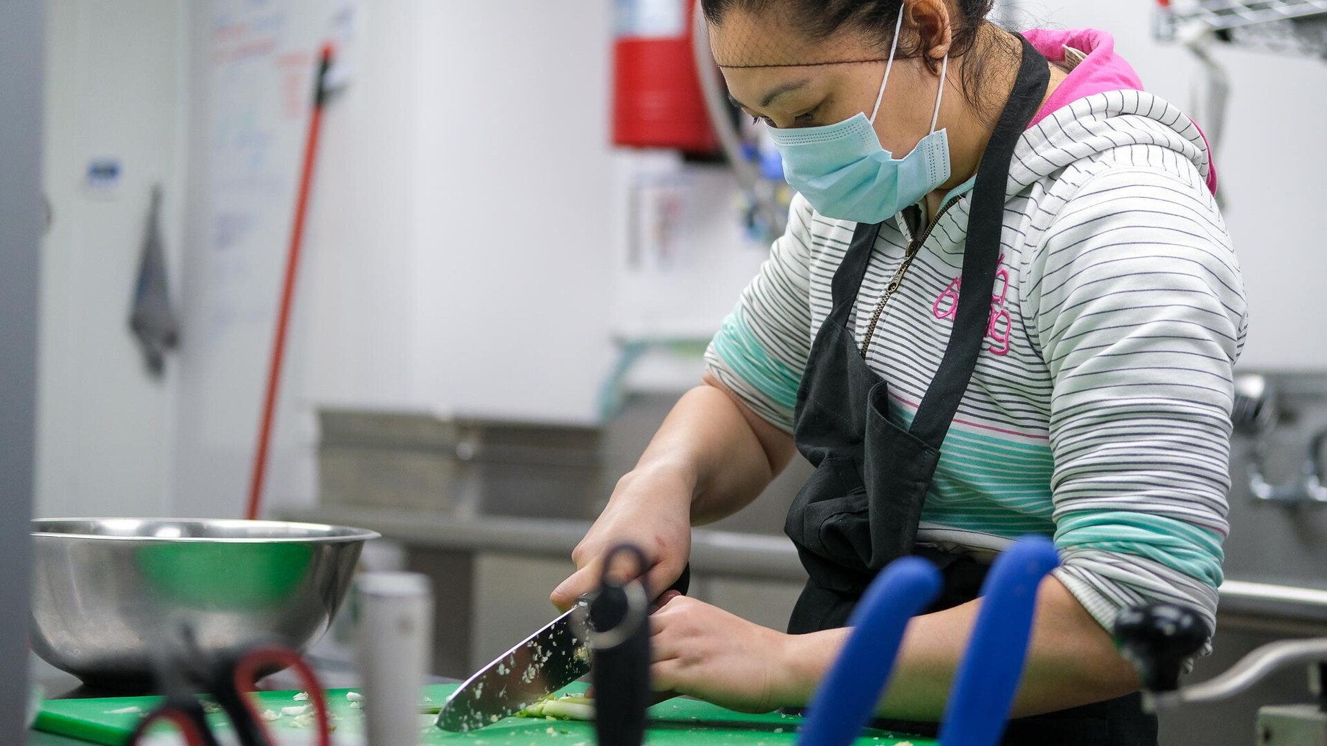 La cuisinière Rong Rong Li prépare des «dumplings» selon les traditions de sa famille originaire de Guilin, un village du sud de la Chine. La cuisinière Rong Rong Li prépare des «dumplings» selon les traditions de sa famille originaire de Guilin, un village du sud de la Chine.