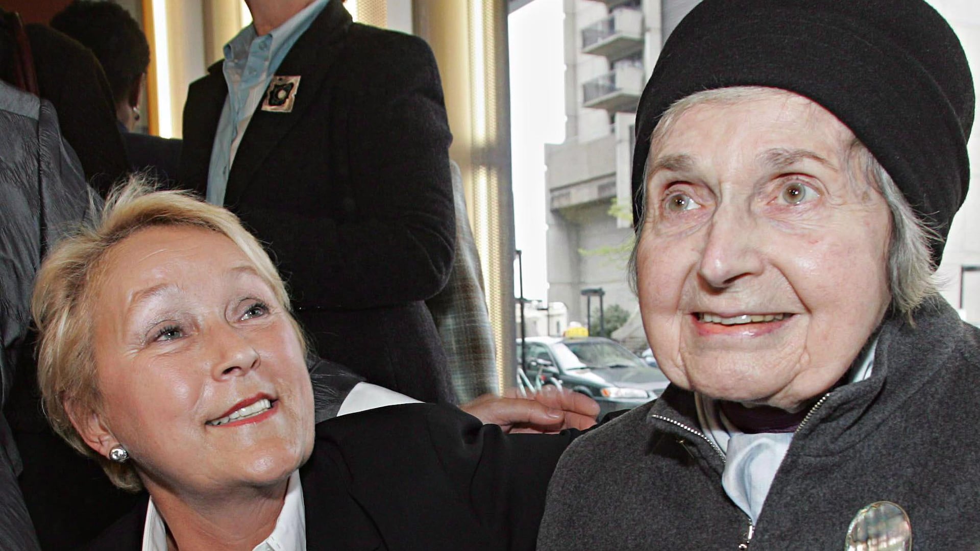 Pauline Marois salut Madeleine Parent Pauline Marois salut Madeleine Parent