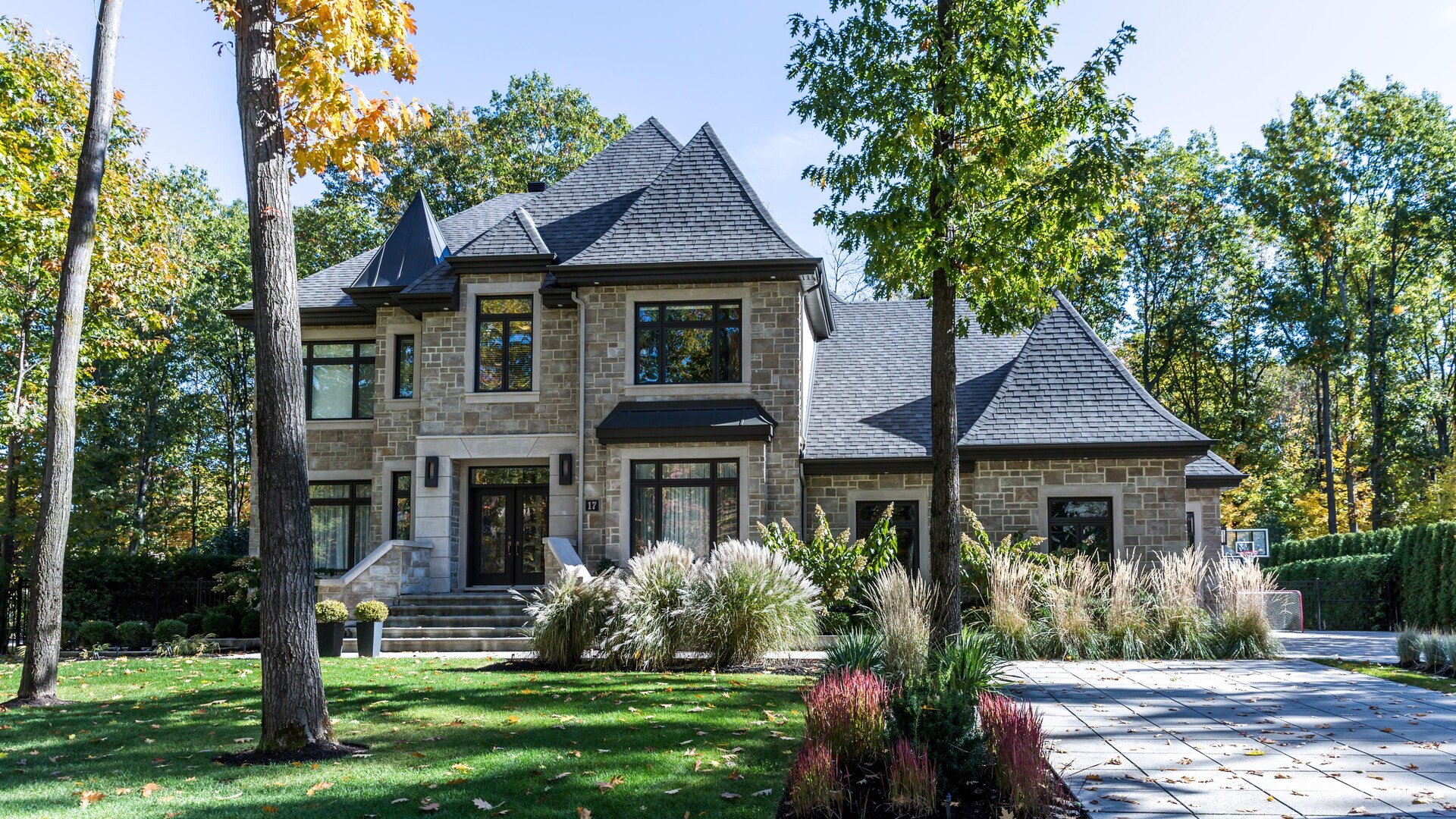 Une maison de luxe à Terrebonne. Une maison de luxe à Terrebonne.