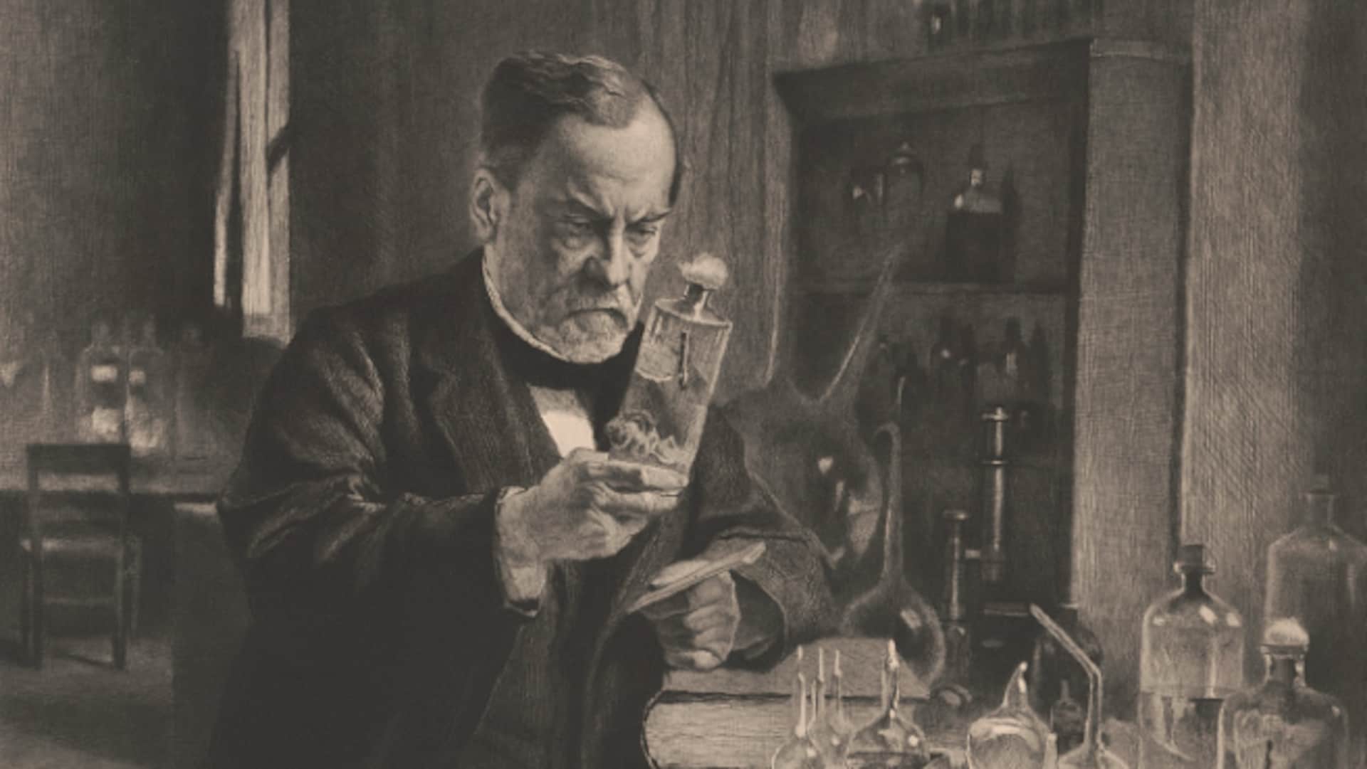 Une portrait montre Louis Pasteur examinant attentivement une bouteille et son contenu dans son laboratoire. Une portrait montre Louis Pasteur examinant attentivement une bouteille et son contenu dans son laboratoire.