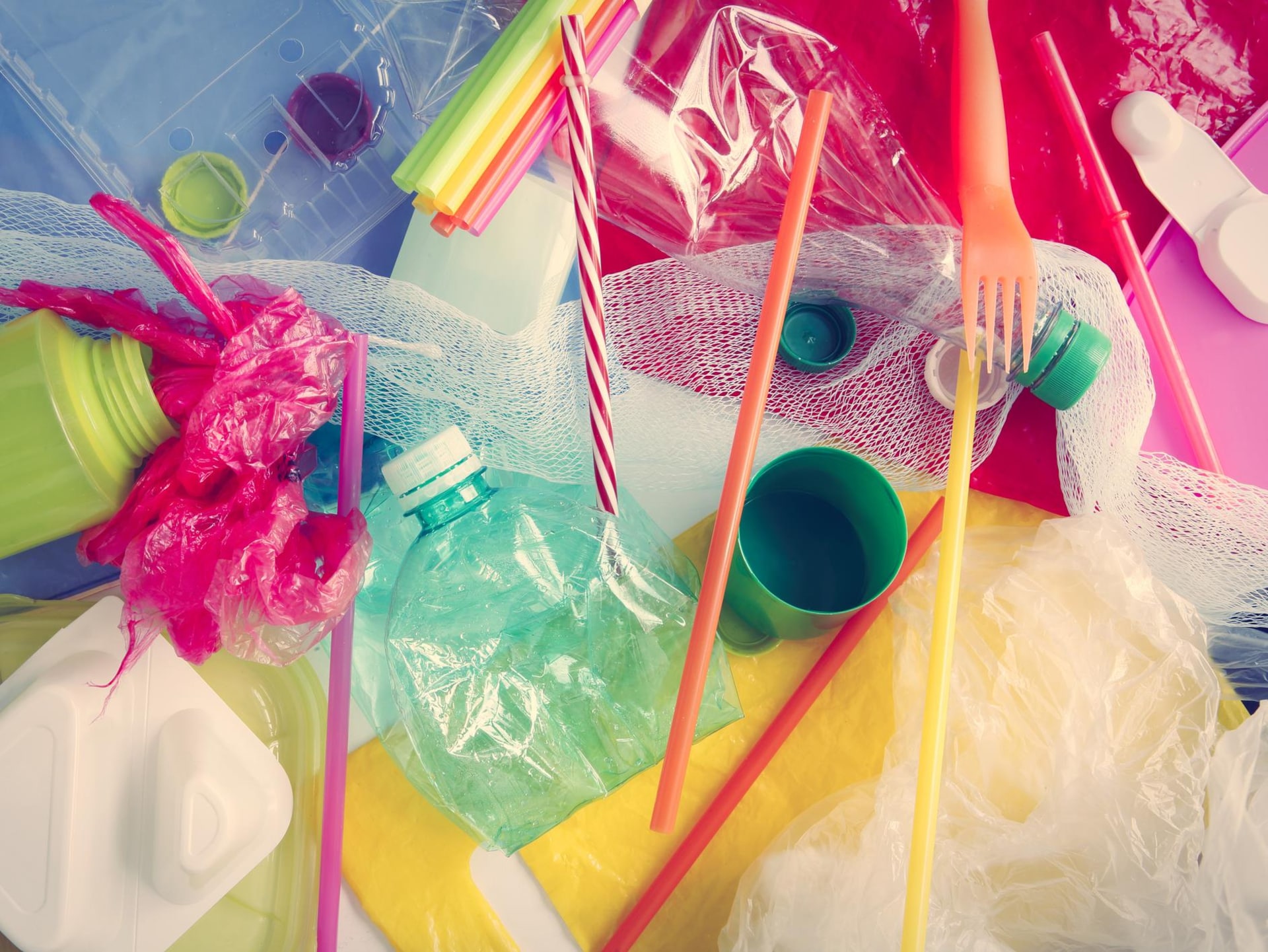 Les forces du plastique le mènentelles