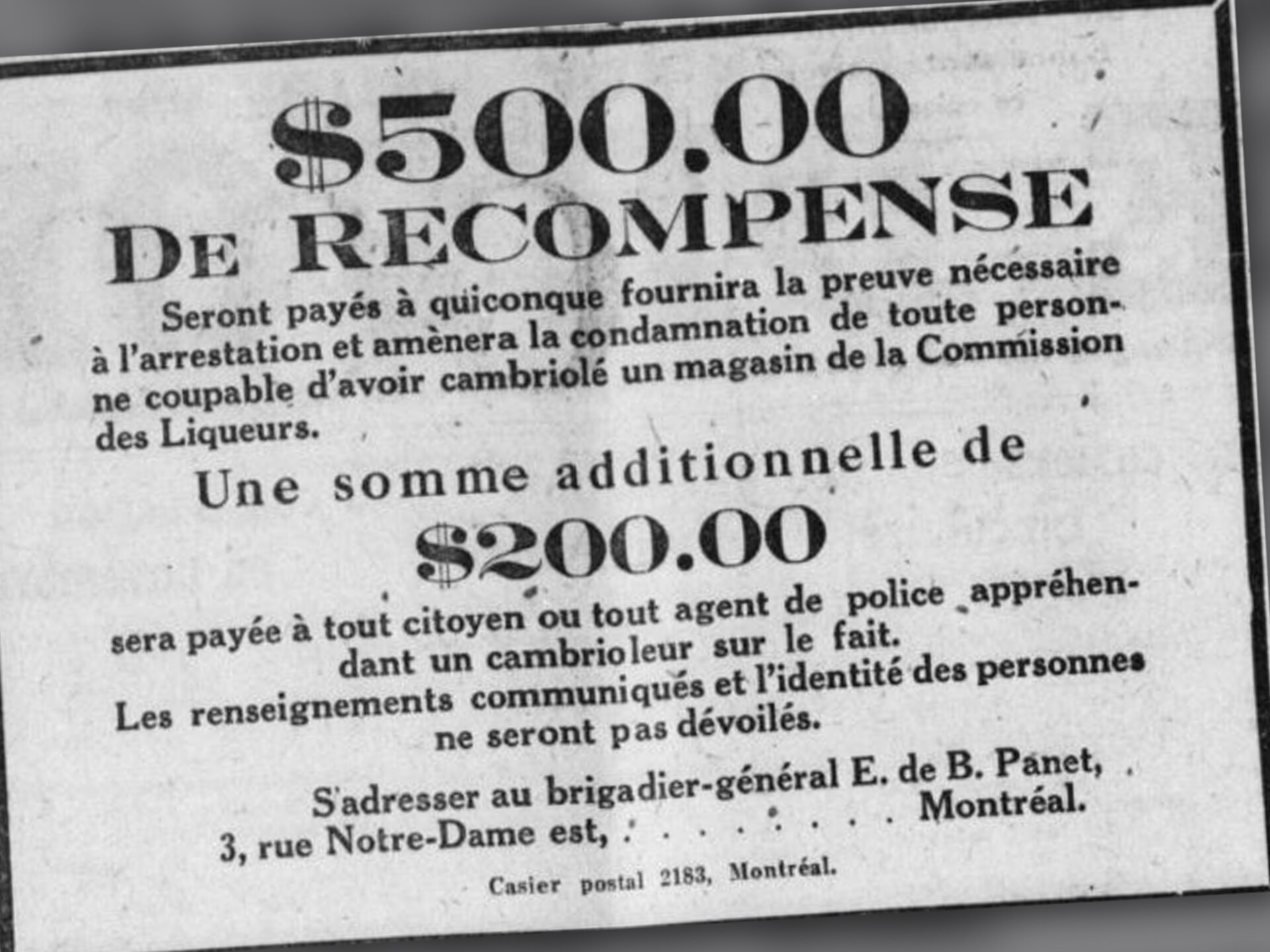 Un encart publié dans un vieux journal de 1921 annonce 500 dollars de récompense à qui fournira des informations sur tout cambriolage d'un magasin de la Commission des liqueurs. Un encart publié dans un vieux journal de 1921 annonce 500 dollars de récompense à qui fournira des informations sur tout cambriolage d'un magasin de la Commission des liqueurs.
