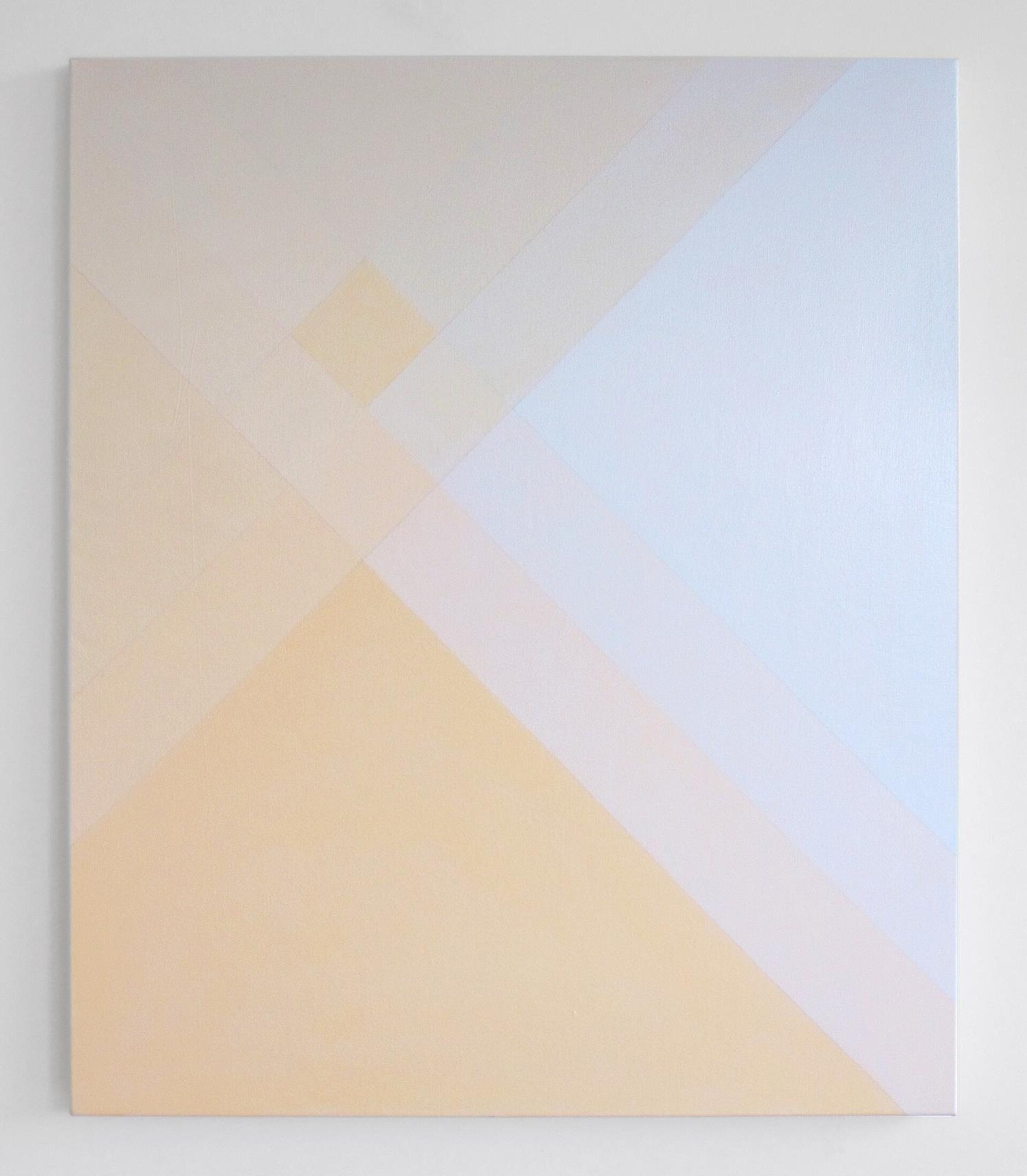 Une toile de l'artiste Marion Landry affichant des formes géométriques triangles et carrées dans des tons pastels.