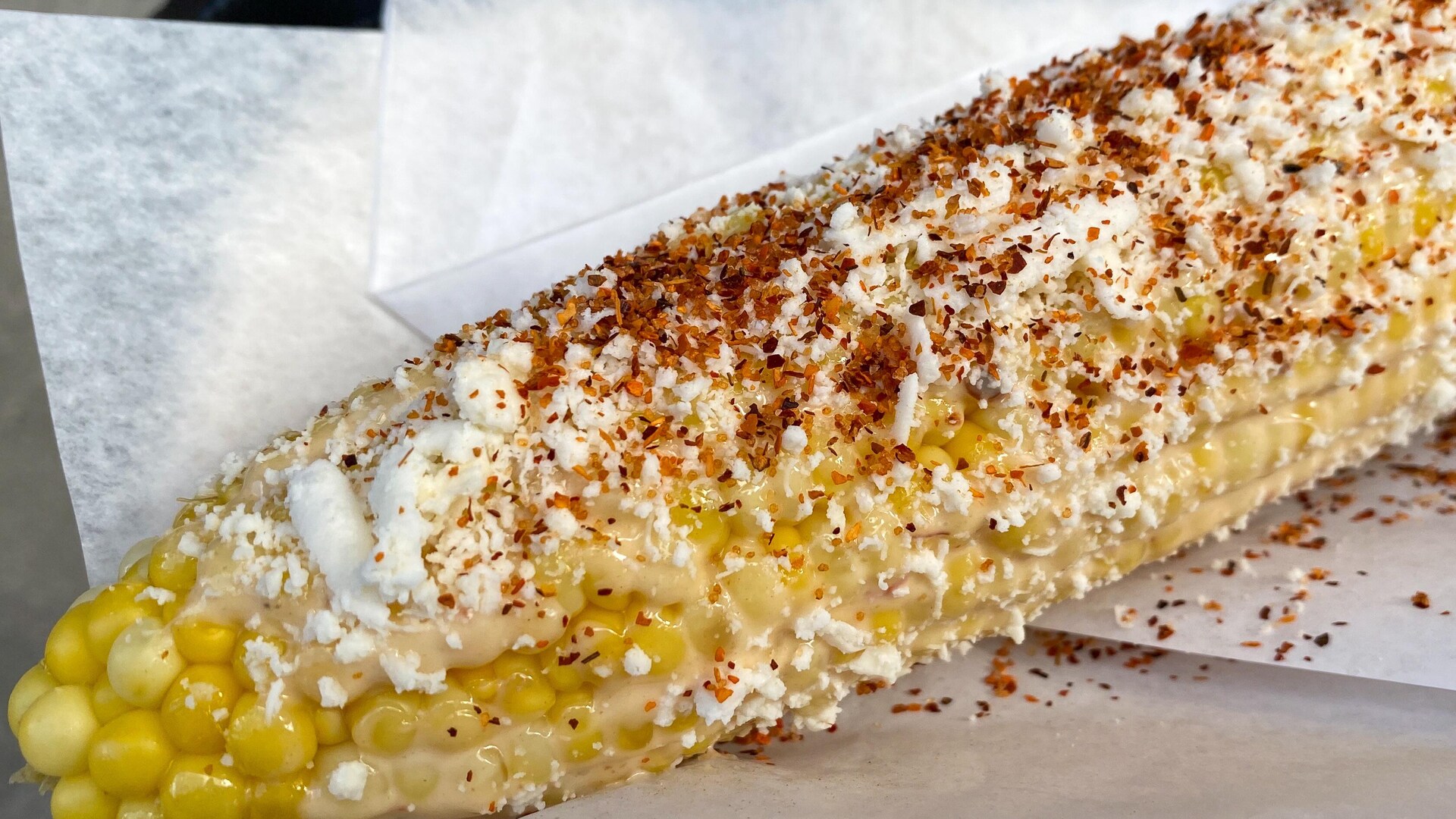 Le maïs elote, un incontournable de la cuisine de rue à Mexico. Le maïs elote, un incontournable de la cuisine de rue à Mexico.