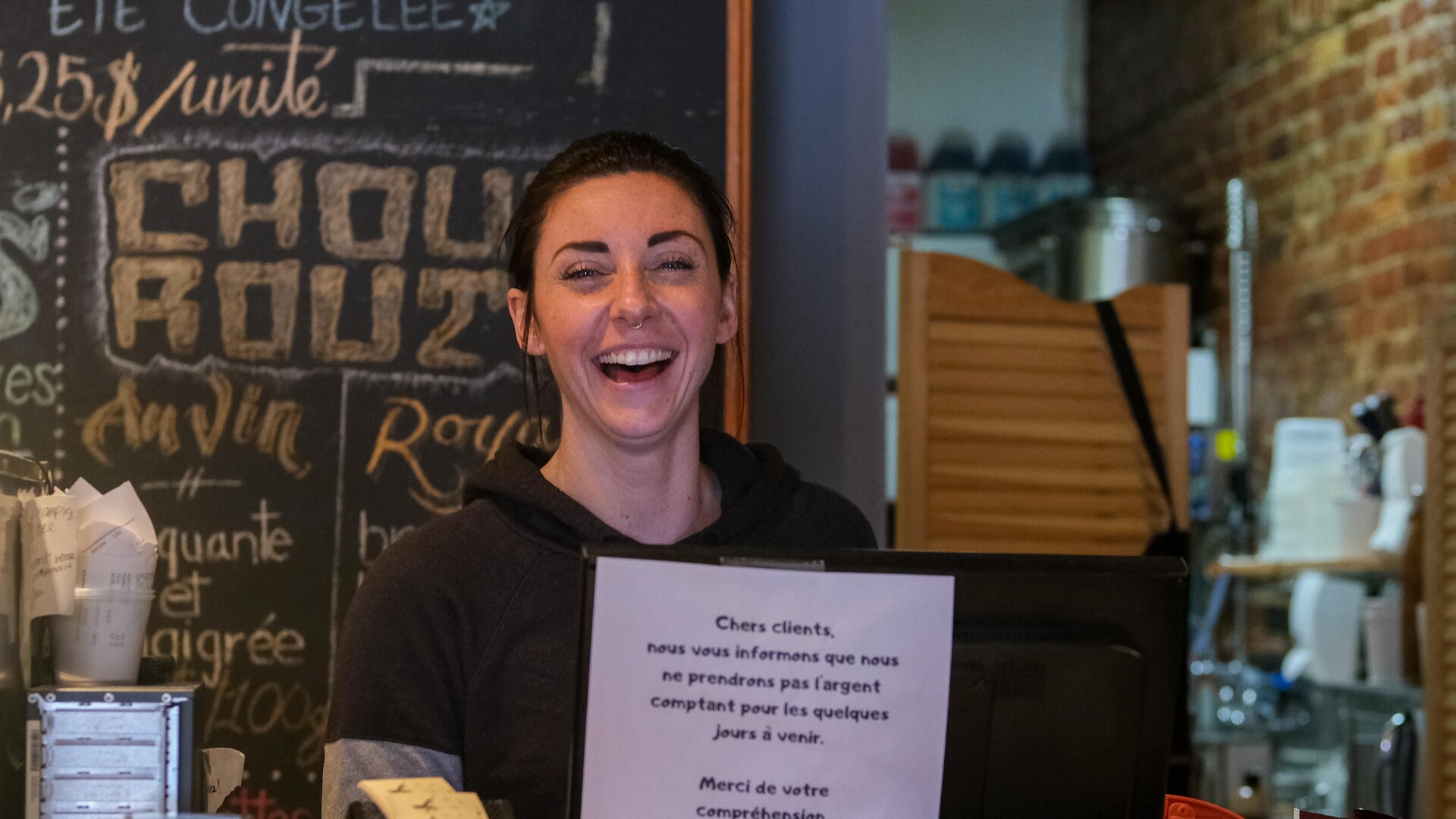 Laurie Boisvert au comptoir de William J Walter. Laurie Boisvert au comptoir de William J Walter.