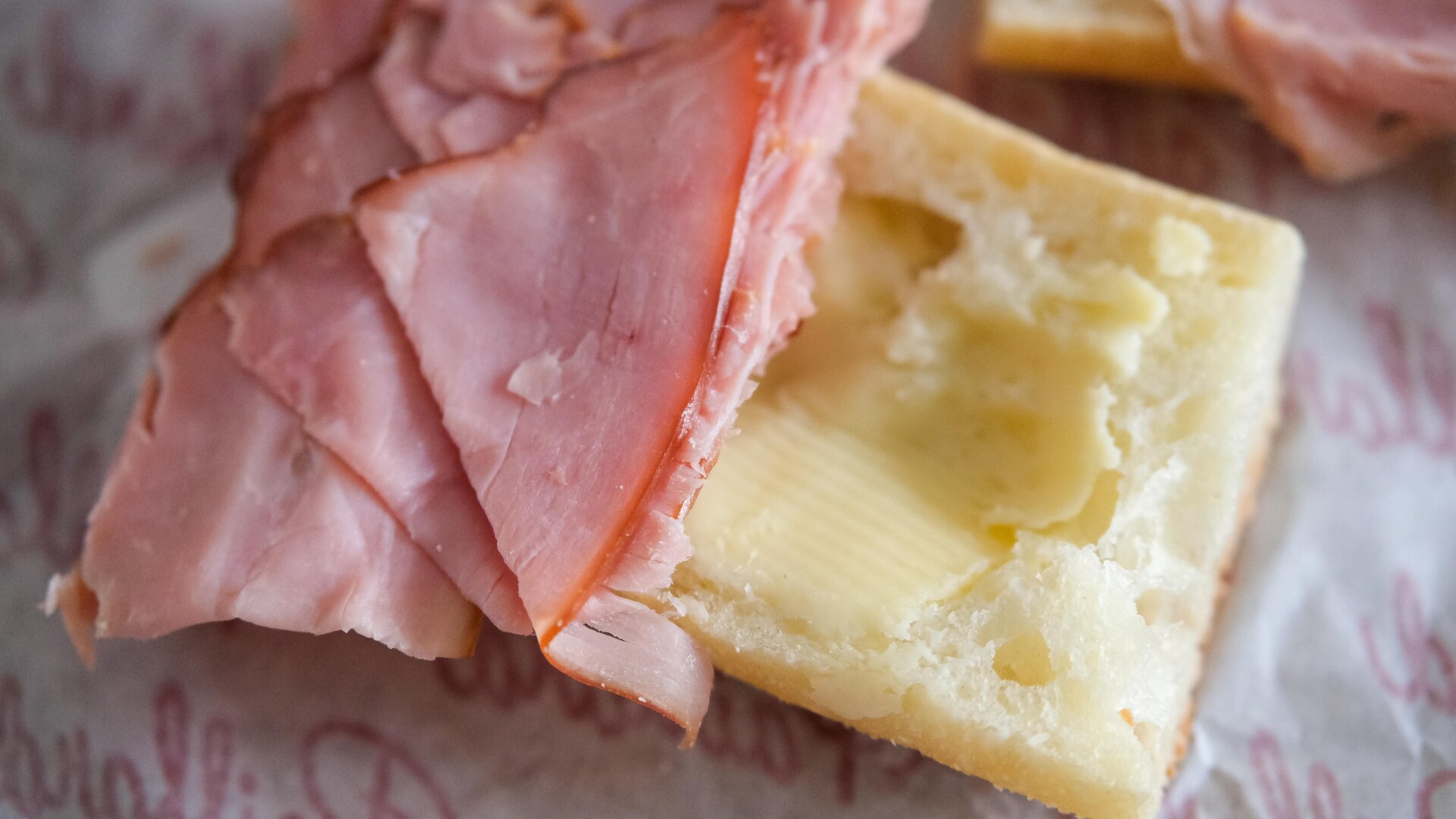 Du beurre dans un sandwich. Du beurre dans un sandwich.