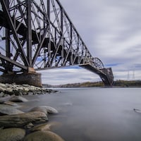 Vue sur le Pont de Québec et le Pont Pierre-Laporte
