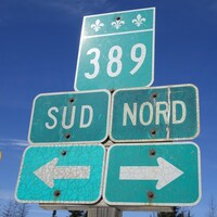 Un panneau indiquant la route 389 à Fermont.