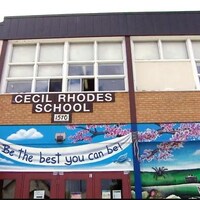 La façade de l'École Cecil Rhodes à Winnipeg.