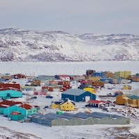 Vue de la communauté d’Apex rattachée à Iqaluit, la capitale et la plus grande ville du territoire du Nunavut.