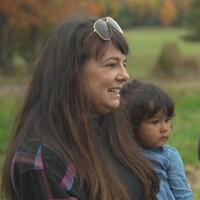 Portrait de Nancy Lanteigne, avec sa fille et de Lise Boucher.