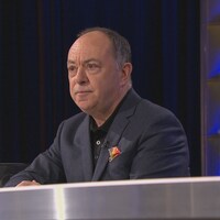 Portrait de Christian Dubé sur le plateau de l'émission