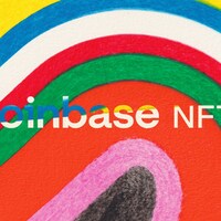 Un arc-en-ciel de couleurs dessiné à la main et arborant la mention «Coinbase NFT». 